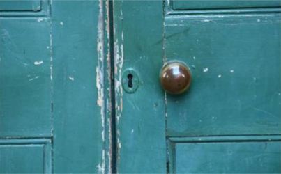 old door by Simeon Hughes free phtot 2843